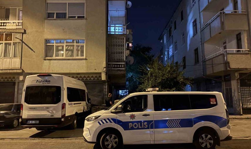 Mutfakta şüpheli ölüm: annesi tarafından bulunan 44 yaşındaki adam morga kaldırıldı