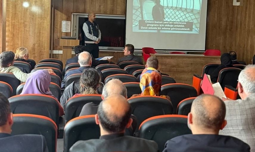 Emet'te öğretmenlere dijital tehlikelere karşı siber farkındalık eğitimi