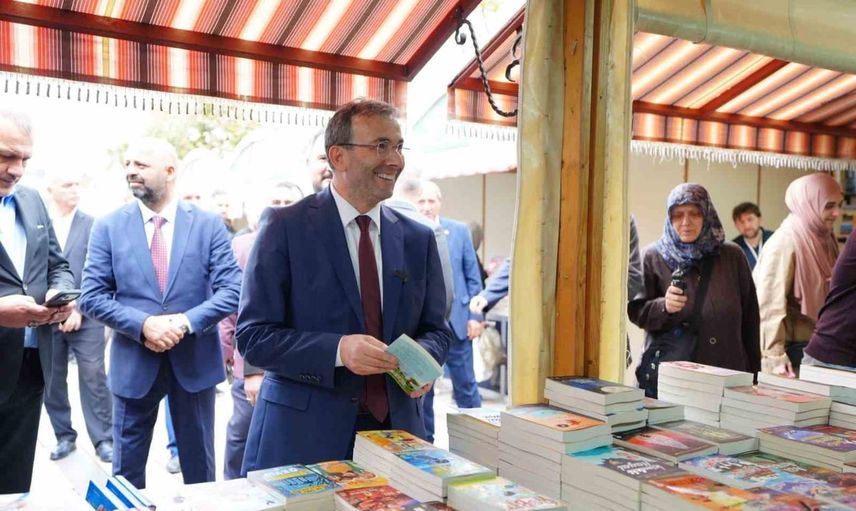 Pendik kitap fuarı 11'inci yılında sahil meydanında kapılarını açtı
