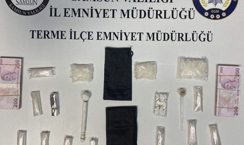 Uygulama sırasında Terme'de yapılan adres aramasında 228,79 gram metamfetamin ele geçirildi