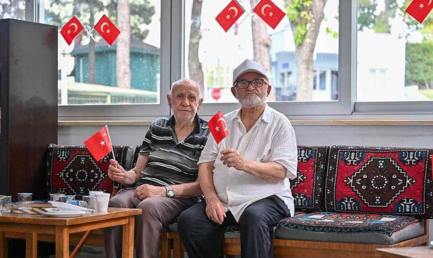 Huzurevinden cumhuriyete: 30 Ağustos coşkusu her yaştan kalpte