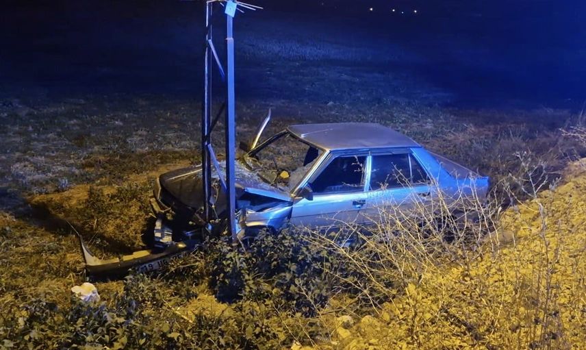 Alaca'da direksiyon hakimiyetini kaybeden araç tarlaya uçtu, sürücü 2.86 promil alkollü