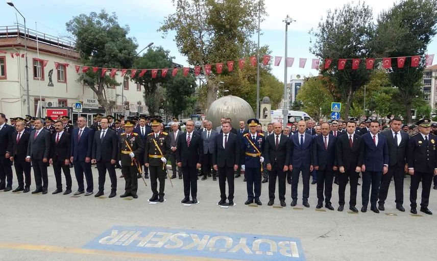Malatya'da zafer bayramı coşkusu: törenler, konuşmalar ve geçit töreni