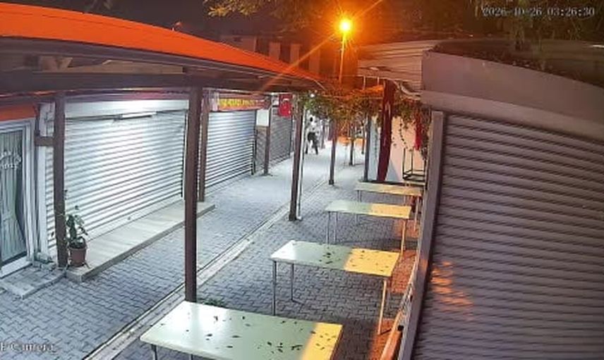 Kaldırım taşıyla cam kırıp bankada aradı, eli boş döndü