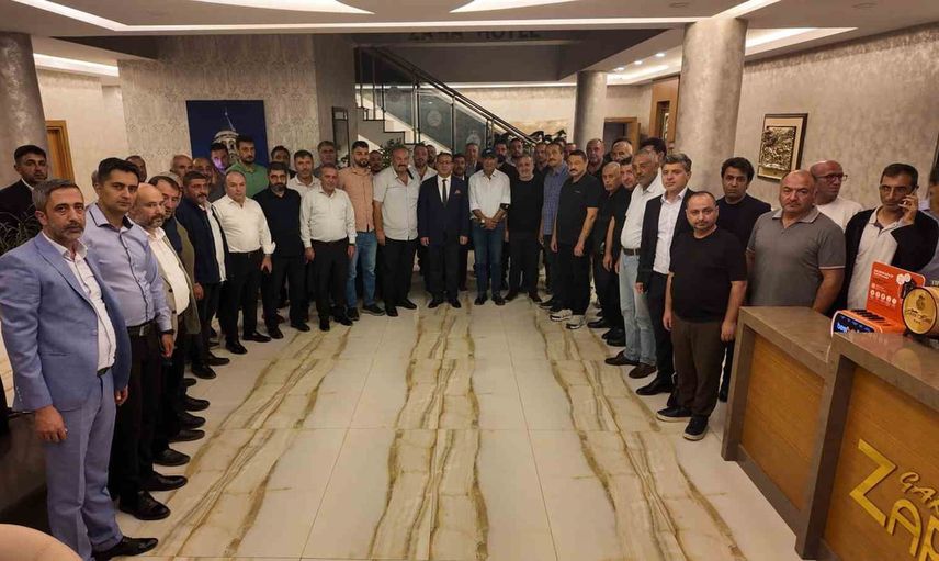 Sivas’ı ilçeleriyle büyütme sözü: Mustafa Eken ilçe ziyaretlerinde üyelerin taleplerini dinledi