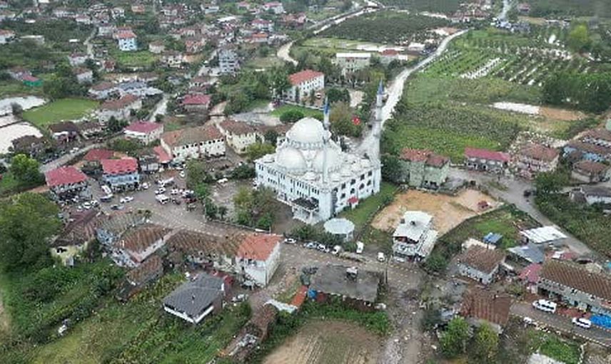 Darıçayırı'nda taşkının izleri temizleniyor