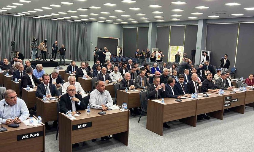 Mersin meclisi üç turda Gülşah Yıldırım Genç'i başkanvekili seçti