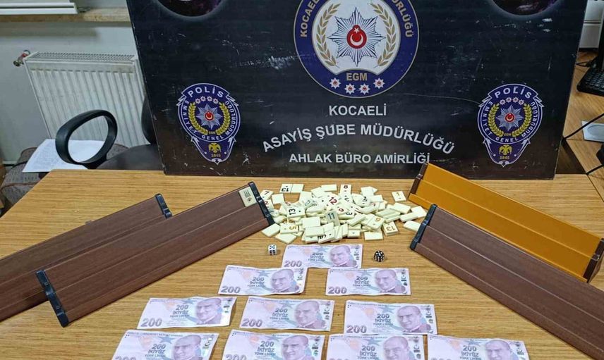 Gölcük'te kahvehaneye kumar baskını: bir kişiye adli işlem, dört kişiye 46 bin 416 lira ceza