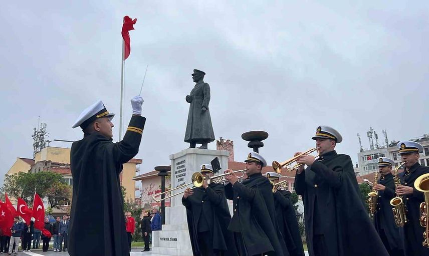 Çanakkale'de cumhuriyet bayramı çelenk töreniyle başladı