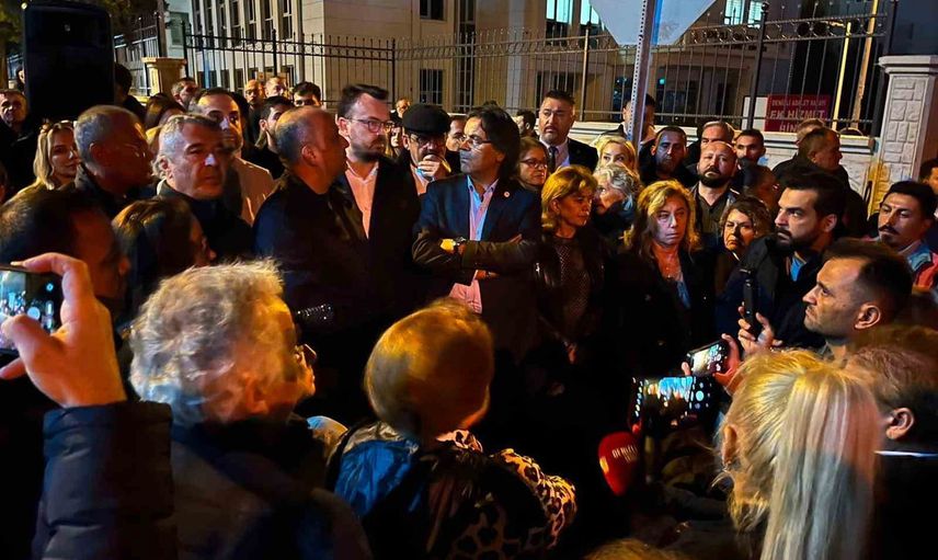 merkezefendi soruşturmasında adliye önünde Şeniz doğan'a destek gösterisi