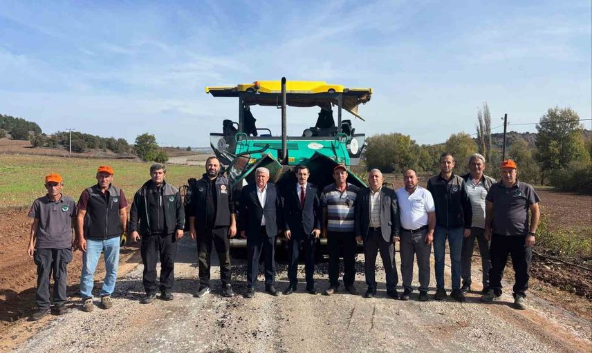 Yenipazar'da köy yolu konforu artıyor: 4 kilometrelik Kükürt güzergahı sıcak asfaltla kaplanıyor