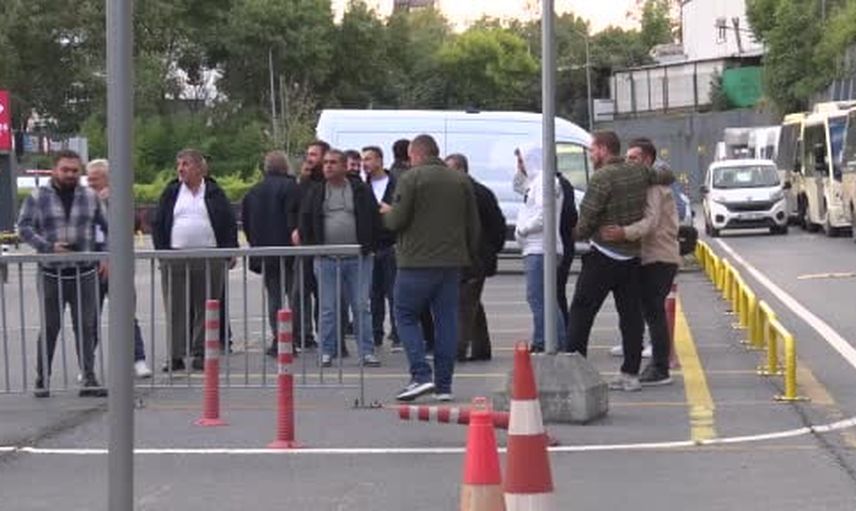 Minibüsçüler Kayaşehir-Şirinevler hattında kontak kapattı, çözüm bekliyor