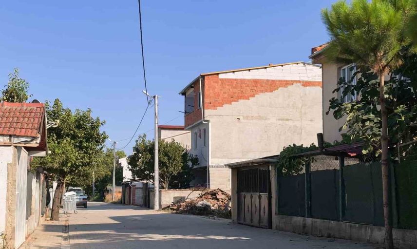 Pencere önünde oyun anı kaza: 2 yaşındaki çocuk 3. kattan ağır yaralandı