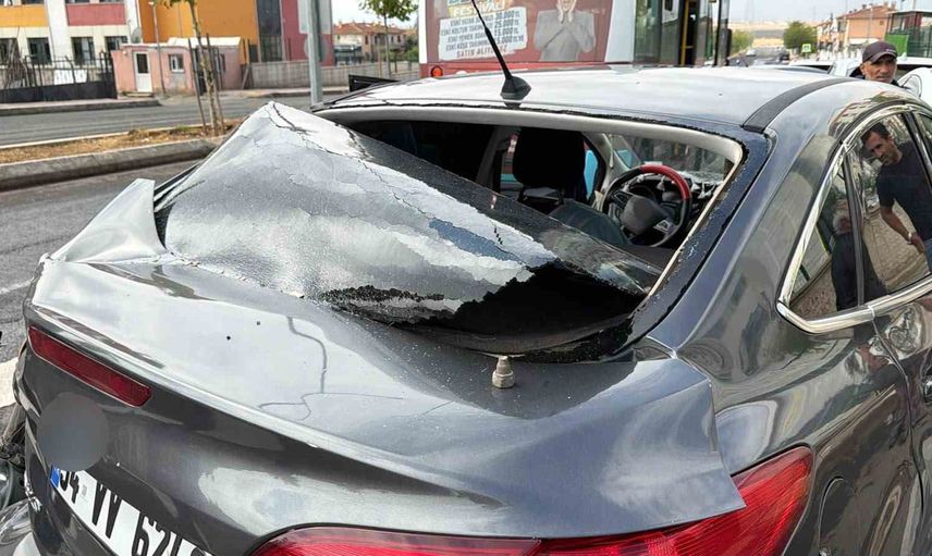 Kayapınar'da çarpışma: otobüsteki çocuk dahil dört kişi yaralandı