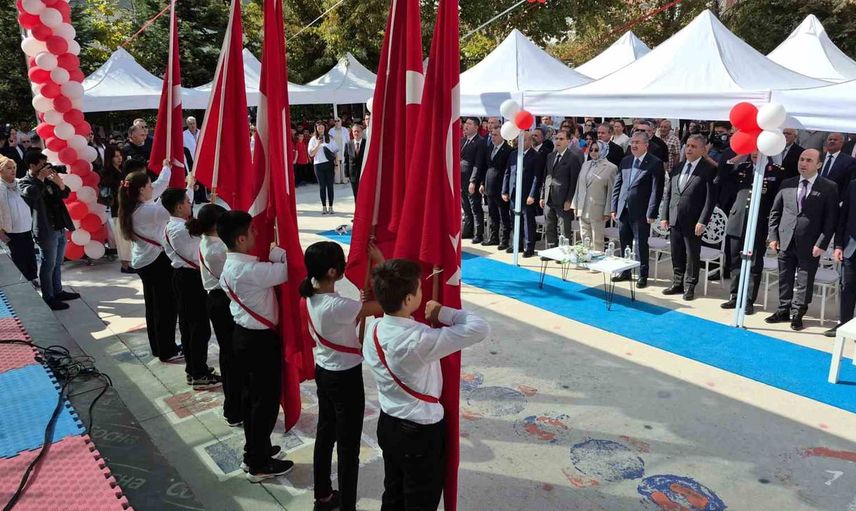 Eskişehir'de yeni eğitim yılı: köklerinden güç alan nesiller yetişiyor