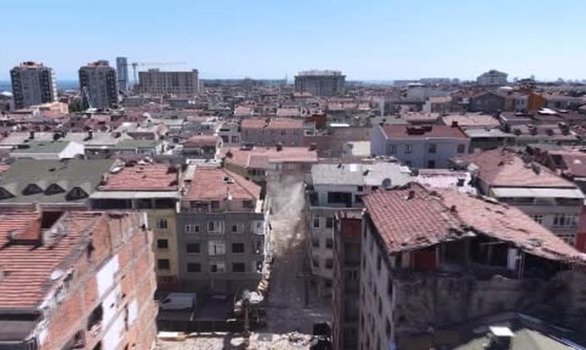 Zeytinburnu'da 67 binanın aynı anda dönüştüğü Yarısı Bizden hamlesi