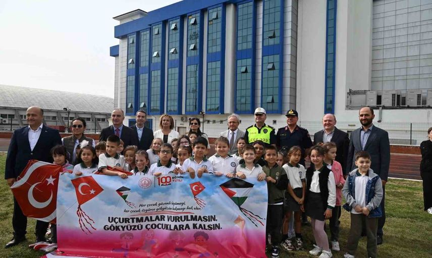 Edirne'de küçük ellerden yükselen uçurtmalar Gazze'ye dayanışma gönderdi