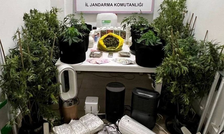 Antalya'da iki ilçede skunk ve sentetik hap operasyonu