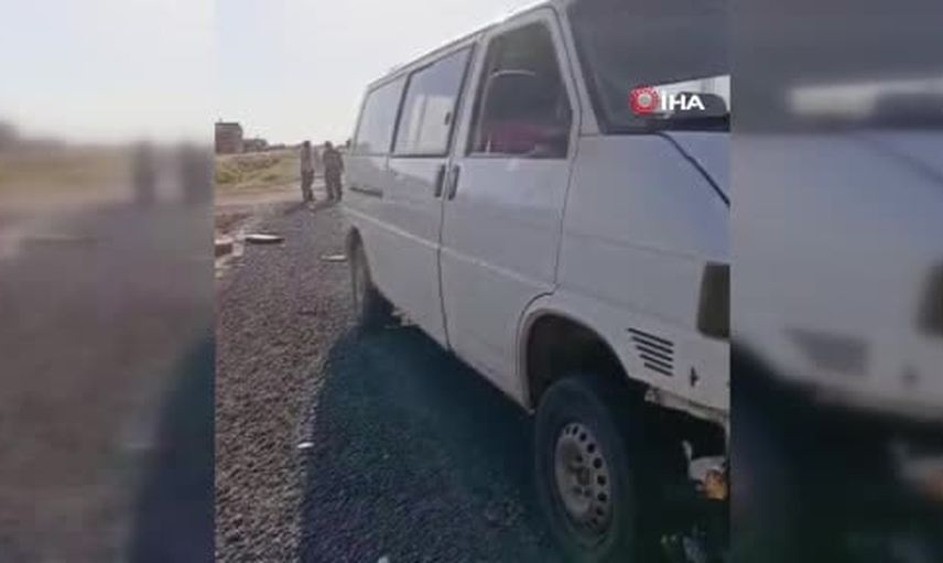Aksaray'da tali yoldan çıkan moped minibüsün altında kaldı: 3'ü çocuk 5 yaralı
