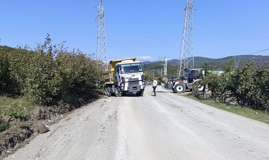Kemerkasım'da yağmur sularına karşı beton v kanallar tamamlandı