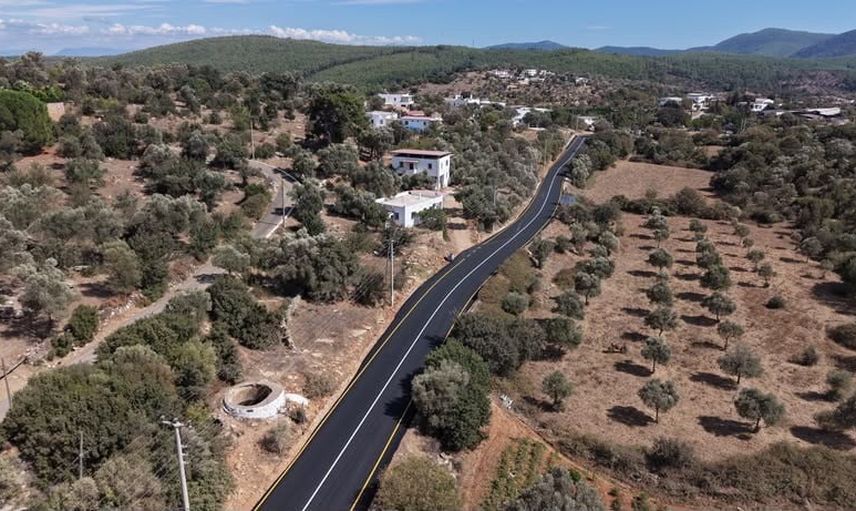 Çamlık’ta üç etap tamamlandı; Karaova’da sıcak asfalt çalışmaları sürüyor