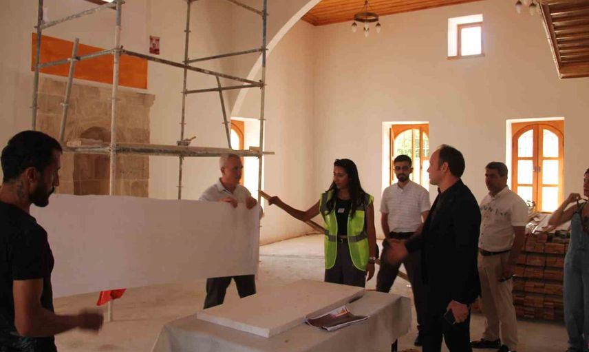 Mustafalı Camisi'nde restorasyon ilerliyor: kaymakam sahada inceleme yaptı