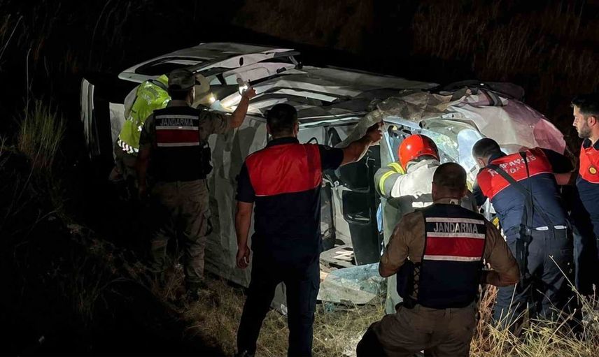 Tatvan'da iki aracın çarpıştığı kazada 4 kişi yaralandı