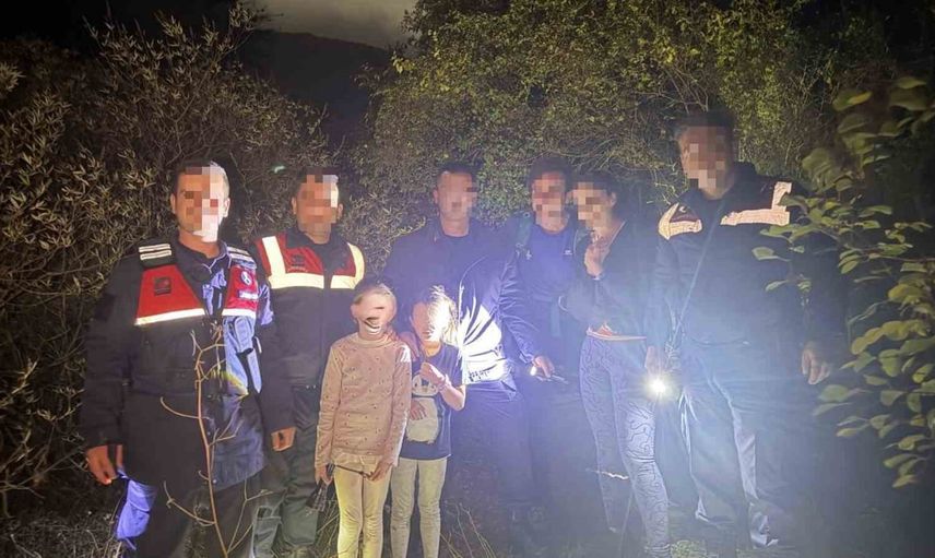Kuşadası'nda gece karanlığında yönünü kaybeden 4 kişilik aile jandarma ekiplerince sağ bulundu