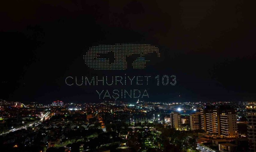 Gökyüzünde 1000 ışık: Manisa'da Atatürk portresi dronelerle hayat buldu