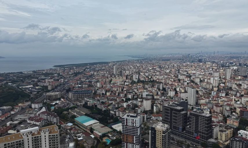 İstanbul'un iki yüzü: dronla yakalanan yağmur ve sakin gökyüzü