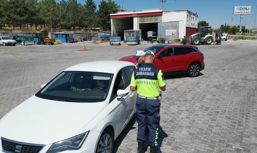 Bolvadin'in yollarında gece gündüz trafik jandarması nöbeti