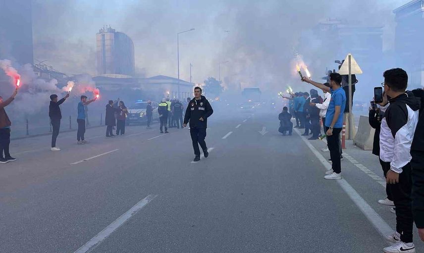 Coşkulu meşalelerle Konya’da Filistin milli takımı karşılandı