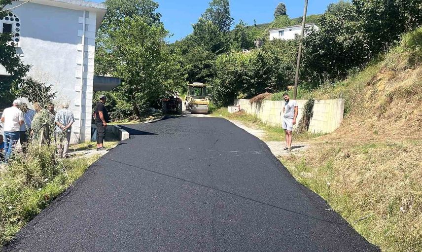 Dededüzü'nde güvenli ulaşım için sıcak asfalt atağı