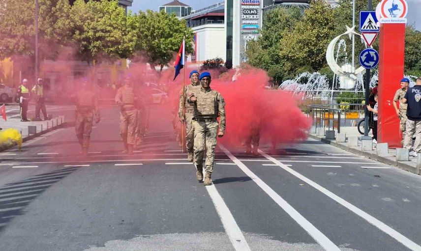 Düzce'de komando gösterileri ve mehter marşlarıyla zafer coşkusu