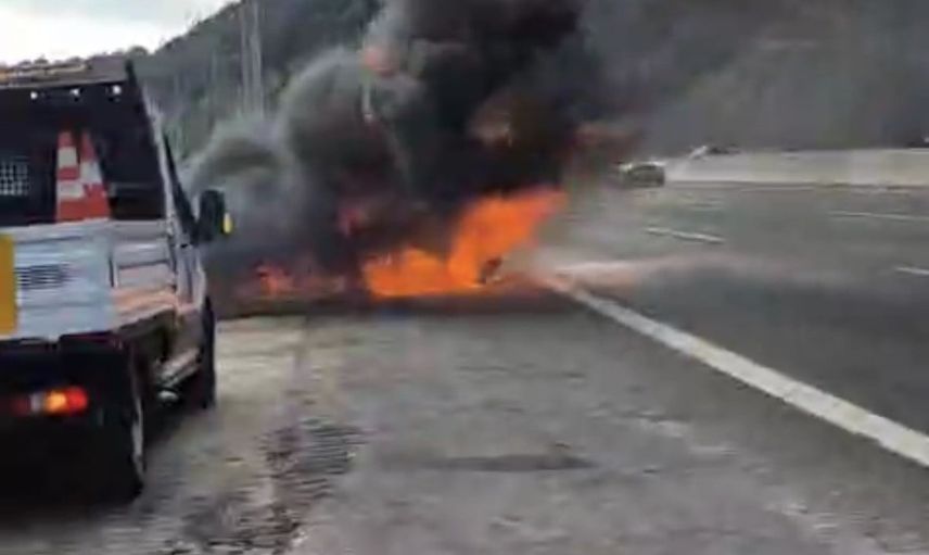 Tünel ağzında cip alev aldı, ekipler yangına müdahale etti