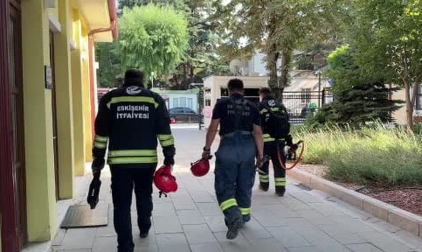 İtfaiye ekipleri Eskişehir garında ayağı sıkışan yolcuyu kurtardı