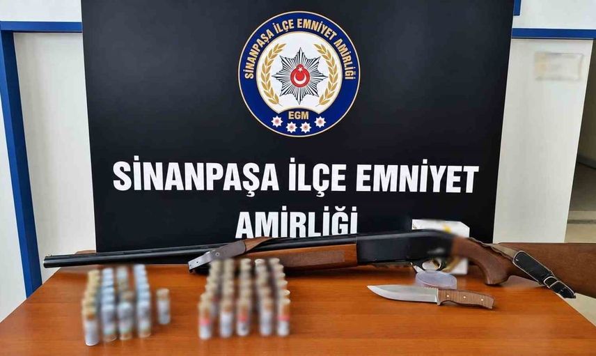 Sinanpaşa'da sosyal medyadaki silah paylaşımları operasyonla sonlandı