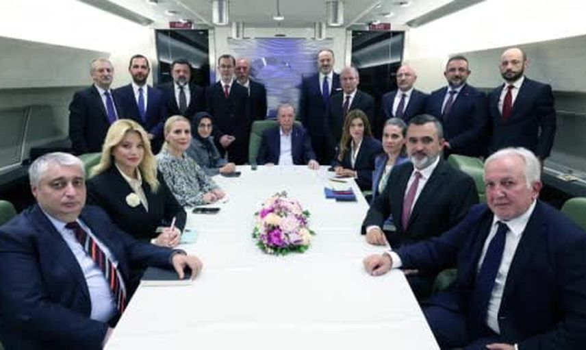 Uçakta gündem: Kırgızistan dönüşünde Erdoğan gazetecilerle sohbet etti
