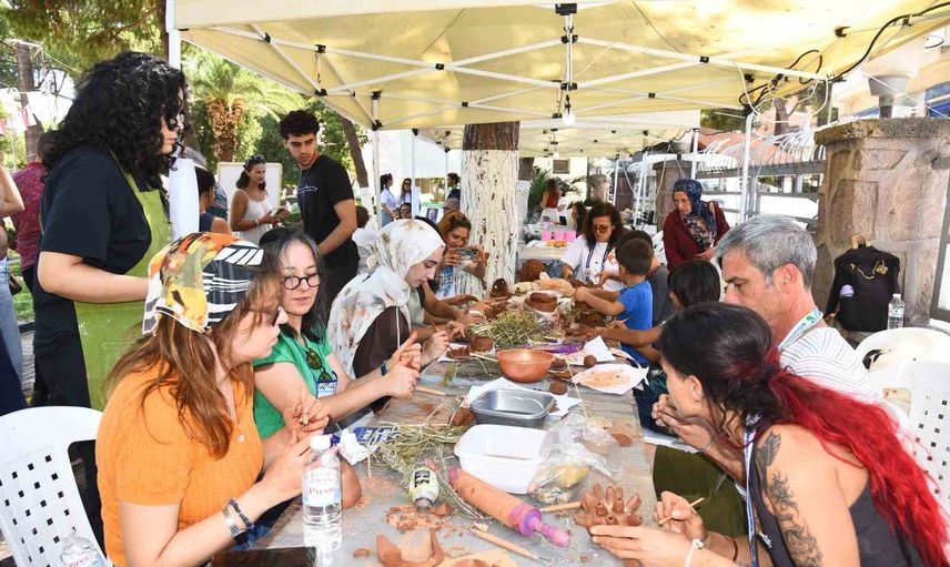 Çömlekten denize: Menemen festivalinde deniz canlıları için yuva üretildi