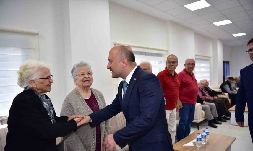 Aydın valisi Varol huzurevinde büyüklerle buluştu