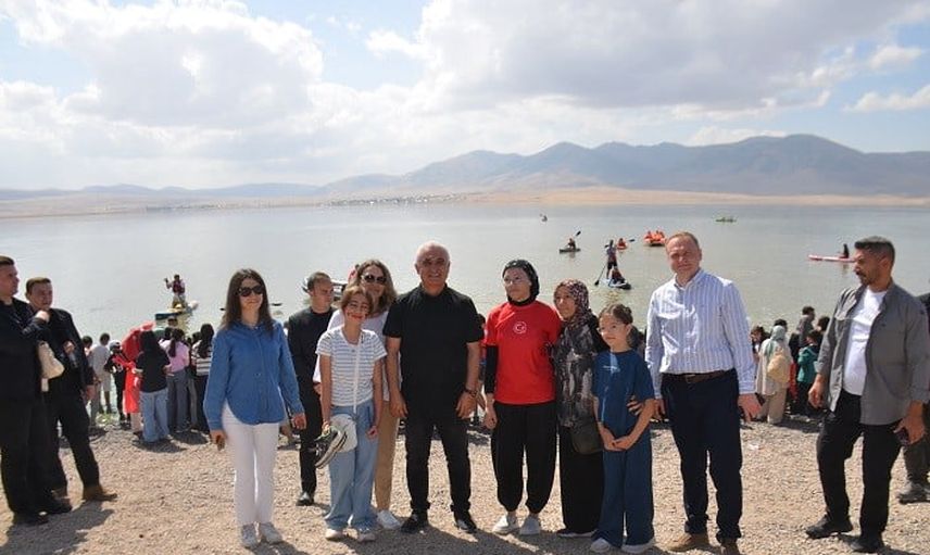 Bulanık’ta dalgalar arasında başlayan şenlik gençleri su ve plaj sporlarıyla buluşturdu