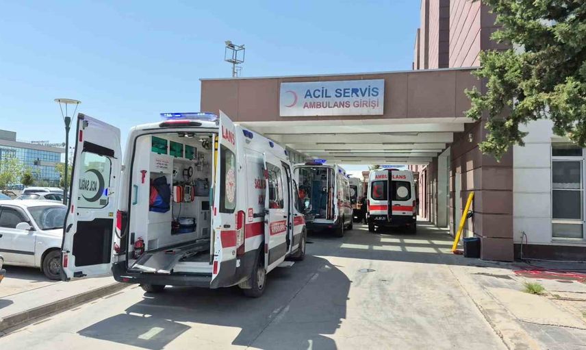 Besni’de çatıda tamirat yaparken düşen Suriyeli ağır yaralandı