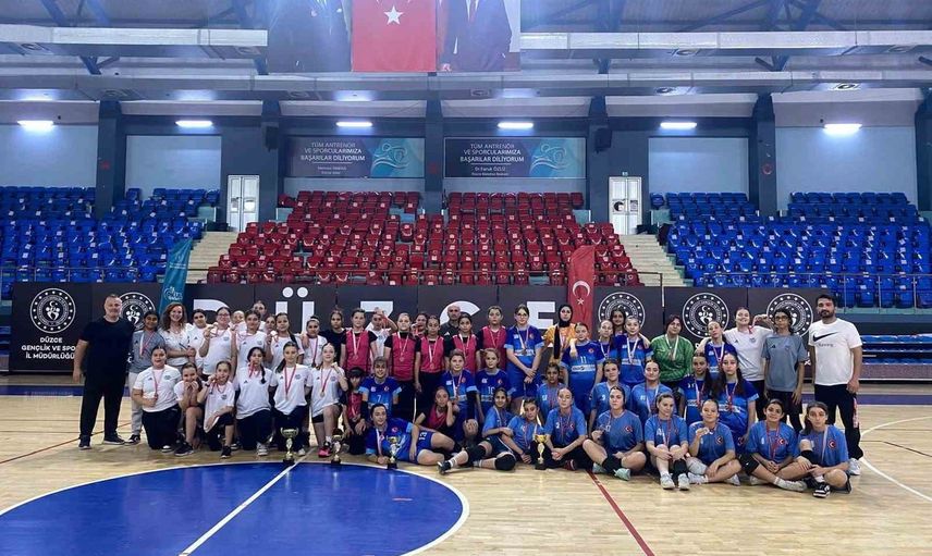 Yıldızlar hentbolda Pakmaya ve Aydınpınar kürsüye çıktı
