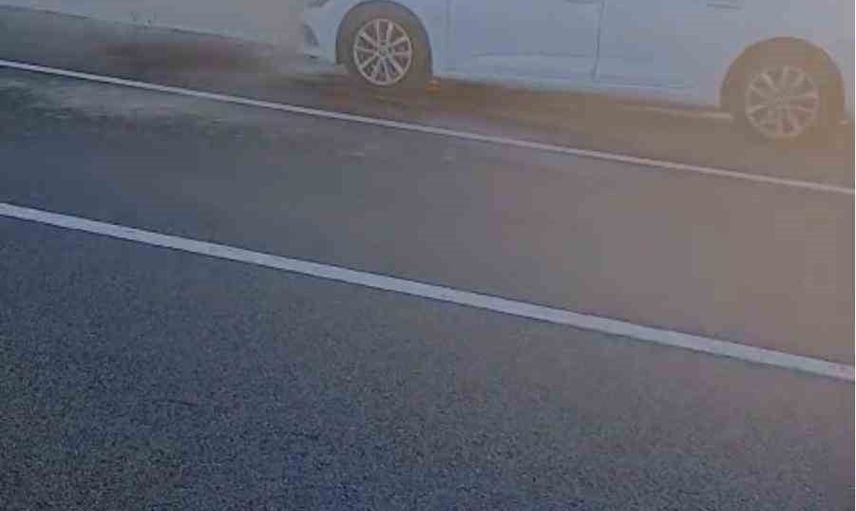 Nevşehir'de sürücünün müdahalesiyle söndürülen seyir halindeki araç yangını