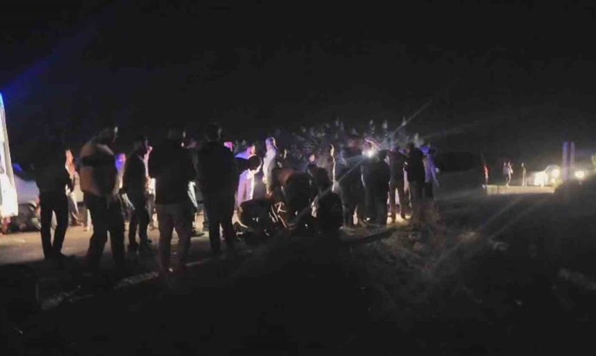 Şanlıurfa yollarında devrilen otomobil: üç kişi yaralandı