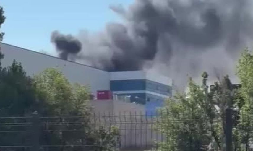 Ankara'da depo yangını: plastik kasalar alevlendi, 4 kişi hastaneye kaldırıldı