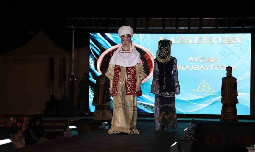 Kapadokya'da türk dünyasının geleneksel motifleri moda ile yeniden yorumlandı