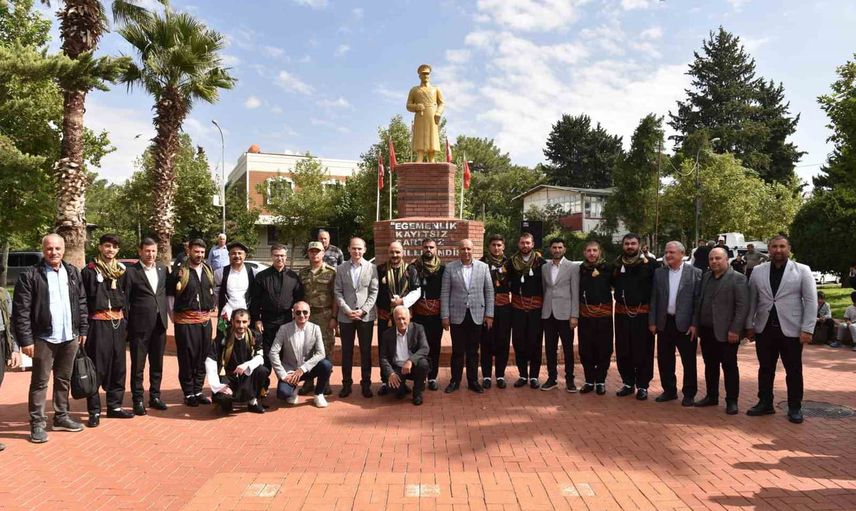 Siverek'te Takoran vadisini sahneye çıkaran festival kortejle başladı