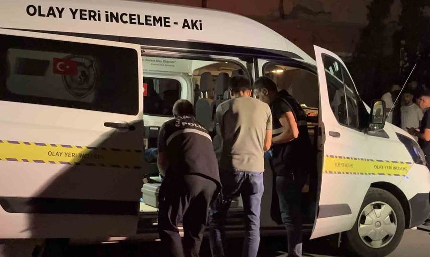 Kayseri'de ihbar üzerine yapılan kontrolde 32 yaşındaki Barış Ç. evinde asılı bulundu