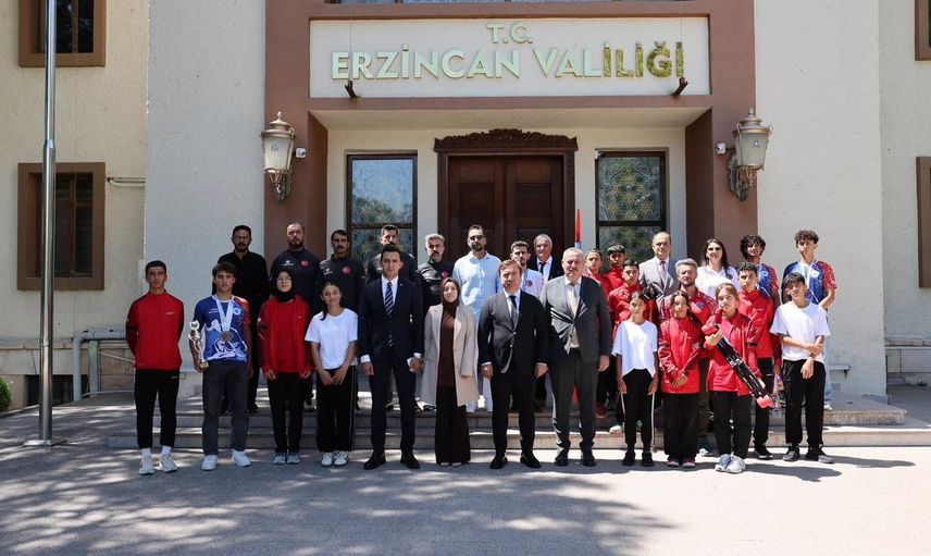Başarıları kenti duyurdu: Erzincanlı sporculara ödül